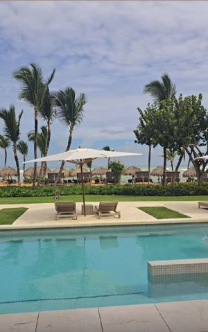 Honeymoon-Beach Front Swim Up Suite